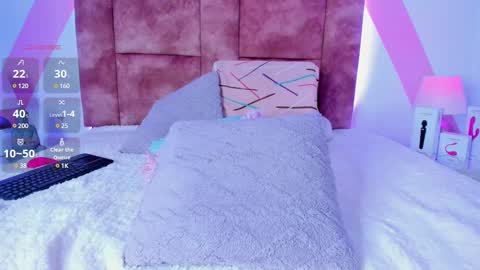 Snapshot of isabella_whiite chatting on February 19, 11:46 pm Isabella White online show from February 19, 11:46 pm