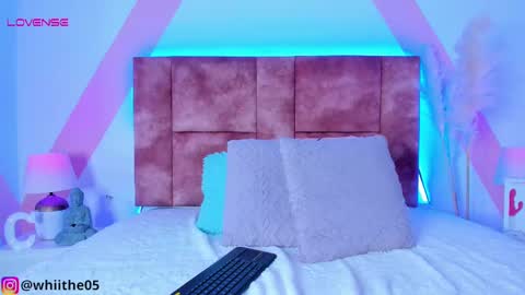 Snapshot of isabella_whiite chatting on February 27, 1:49 pm Isabella White online show from February 27, 1:49 pm