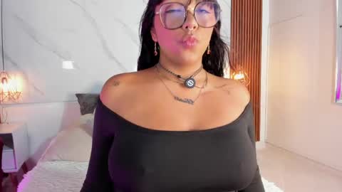 isabella zc online show from April 29, 2:32 pm