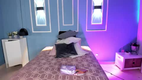 isabella zc online show from May 22, 12:00 pm
