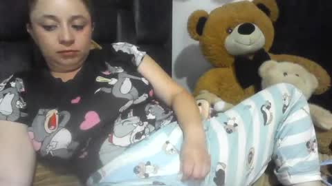 isabellaa_hills_ online show from July 5, 2:40 am