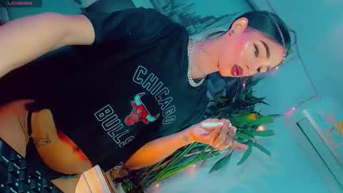 isabellagirs online show from April 10, 12:21 pm