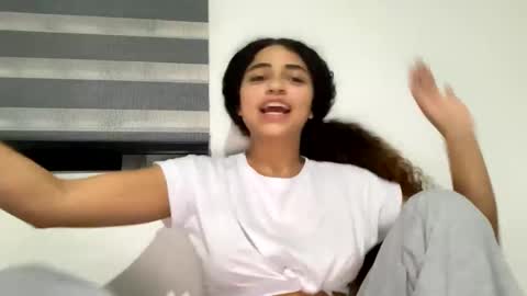 Snapshot of isabellakoffs chatting on December 17, 3:06 am Isabella.. back again online show from December 17, 3:06 am