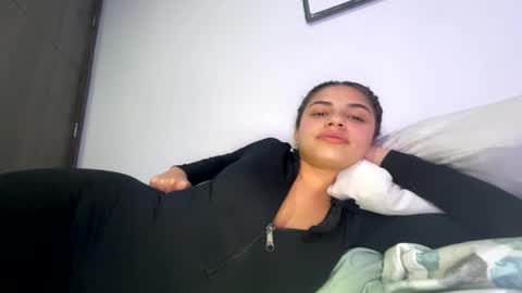 Snapshot of isabellakoffs chatting on February 6, 3:00 am Isabella.. back again online show from February 6, 3:00 am