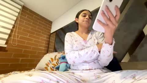 Snapshot of isabellakoffs chatting on February 14, 12:29 am Isabella.. back again online show from February 14, 12:29 am