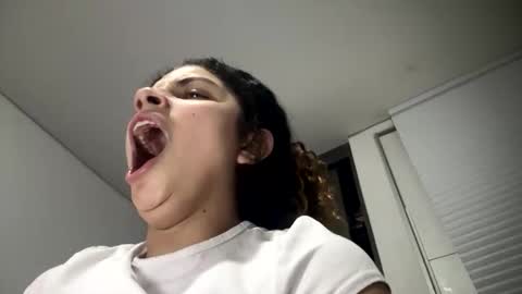 Snapshot of isabellakoffs chatting on February 28, 5:52 am Isabella.. back again online show from February 28, 5:52 am