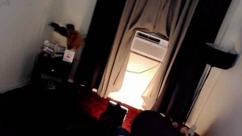 Snapshot of isabellaleights chatting on June 16, 6:05 am isabel online show from June 16, 6:05 am