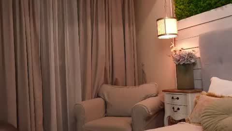 Snapshot of isabellamyst chatting on June 11, 12:32 am IsabellaMyst online show from June 11, 12:32 am