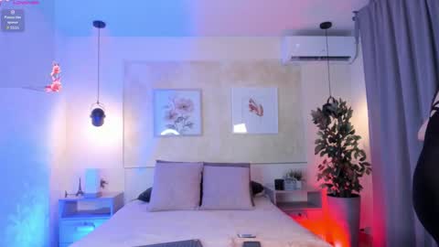 Snapshot of isabellasweet__ chatting on February 17, 3:47 am online show from February 17, 3:47 am