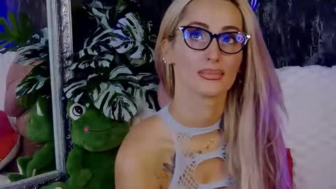 IsabelleEthan online show from October 3, 2:08 am