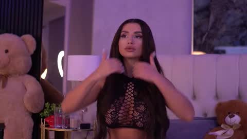 IsabelleHunt online show from October 10, 5:28 am
