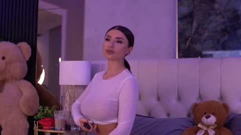 IsabelleHunt online show from October 11, 4:55 am