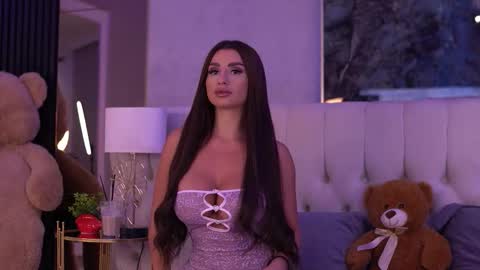 IsabelleHunt online show from October 15, 6:35 am