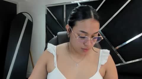 isabellrodriguez18 online show from November 18, 3:56 am