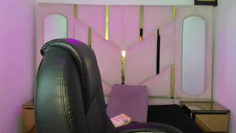 isabellrodriguez18 online show from March 17, 3:33 am