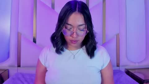 isabellrodriguez18 online show from April 15, 3:35 am