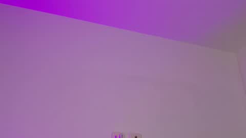 Isabella Hilton online show from January 31, 7:11 pm