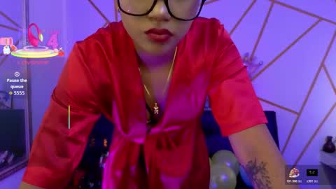 isabela online show from November 20, 2:01 am