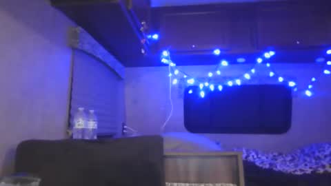 Snapshot of iseestarz420 chatting on December 12, 1:10 am Iseestarz420 online show from December 12, 1:10 am