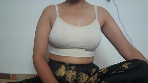 Snapshot of ishika_singh_ chatting on June 22, 3:25 am ishika_singh_ online show from June 22, 3:25 am