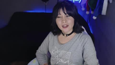 Snapshot of isis_diosa chatting on December 6, 11:03 pm Ana Maria online show from December 6, 11:03 pm