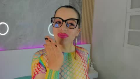 Isis Noir online show from October 1, 7:09 pm