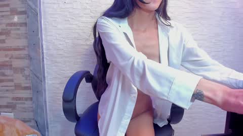 Snapshot of isla_jhons chatting on January 23, 5:10 pm Isla online show from January 23, 5:10 pm