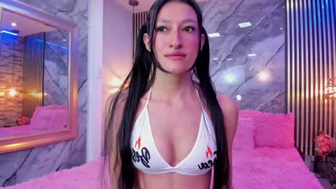 Snapshot of isla_jhons chatting on February 1, 1:30 pm Isla online show from February 1, 1:30 pm