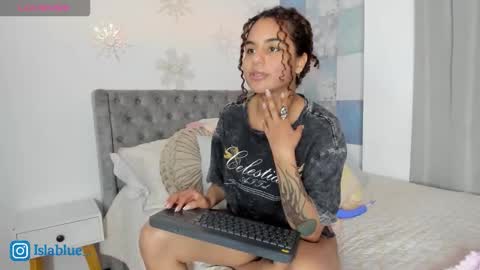 Isla Blue online show from January 18, 3:21 am