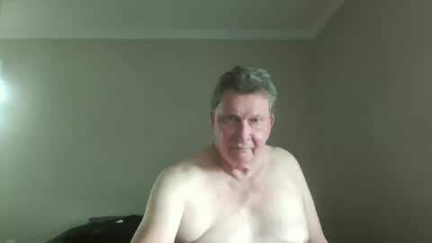 island625103 online show from September 12, 8:31 pm