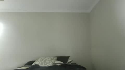 island625103 online show from September 17, 5:47 pm