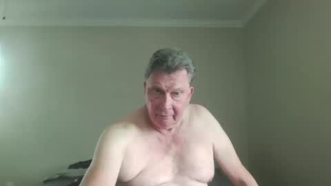 island625103 online show from October 7, 6:27 pm