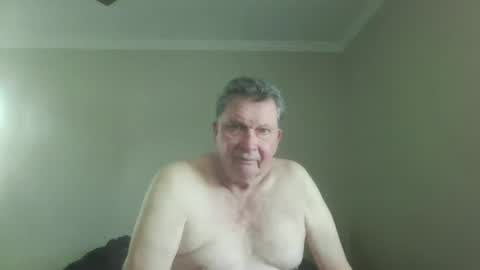 island625103 online show from October 15, 6:41 pm