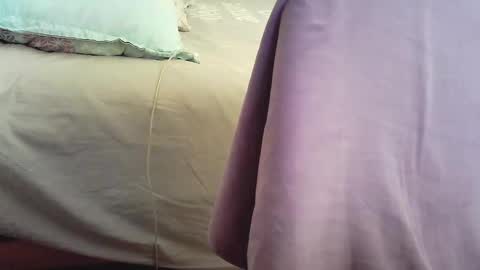 islandforfun online show from December 8, 7:22 pm