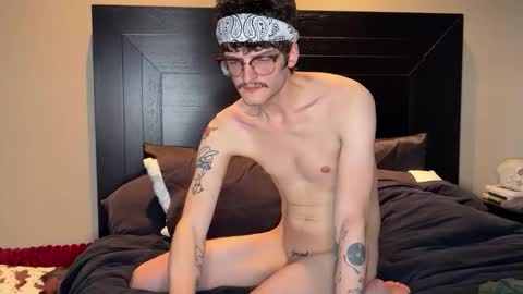 isocialmedia online show from March 6, 6:04 pm