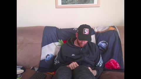 Snapshot of israeli_tall chatting on December 22, 11:00 am Tall Jewish Ginger DOM online show from December 22, 11:00 am