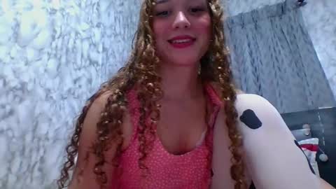 Snapshot of issa30213 chatting on December 13, 5:49 am Issa online show from December 13, 5:49 am