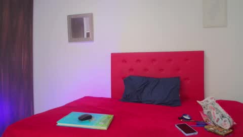 Snapshot of issa_kitty chatting on December 6, 3:22 pm issa_kitty online show from December 6, 3:22 pm