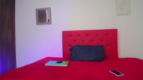 Snapshot of issa_kitty chatting on December 6, 6:28 pm issa_kitty online show from December 6, 6:28 pm