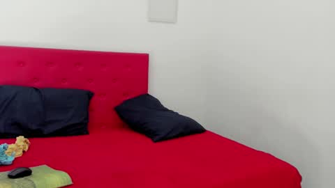 Snapshot of issa_kitty chatting on December 11, 4:09 pm issa_kitty online show from December 11, 4:09 pm