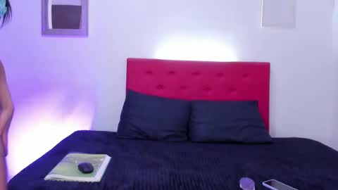 Snapshot of issa_kitty chatting on December 12, 6:21 pm issa_kitty online show from December 12, 6:21 pm
