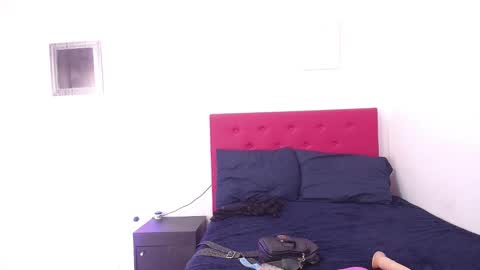 Snapshot of issa_kitty chatting on December 24, 2:01 pm issa_kitty online show from December 24, 2:01 pm
