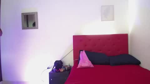 Snapshot of issa_kitty chatting on January 10, 3:48 pm issa_kitty online show from January 10, 3:48 pm