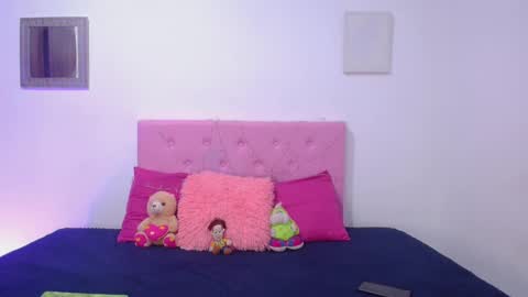 Snapshot of issa_kitty chatting on March 6, 7:21 pm issa_kitty online show from March 6, 7:21 pm