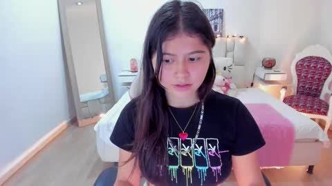 Snapshot of issa_loren chatting on November 6, 7:15 pm Issa online show from November 6, 7:15 pm