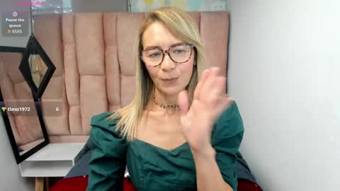 ISSA MILF online show from March 6, 1:18 pm