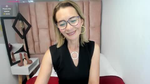 ISSA MILF online show from March 25, 1:28 pm