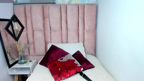 ISSA MILF online show from May 20, 1:50 pm