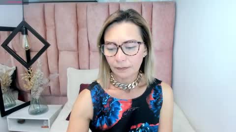 ISSA MILF online show from May 22, 3:50 pm