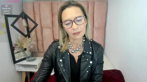 ISSA MILF online show from May 26, 1:40 pm